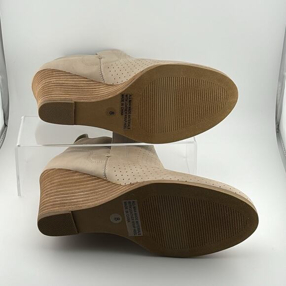 DV by Dolce Vita Boot Sz 8 Bootie Beige Soft Comfy Elastic Ankle Wedge NWOT - Picture 10 of 11